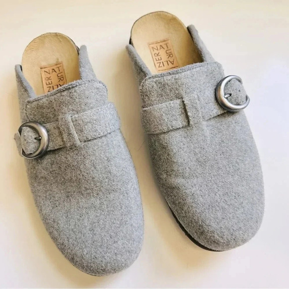 Naturalizer Becks Slip Ons - Picture 2 of 9